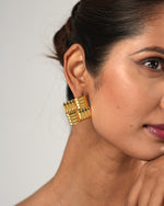 Load image into Gallery viewer, Hold My Shape Earrings
